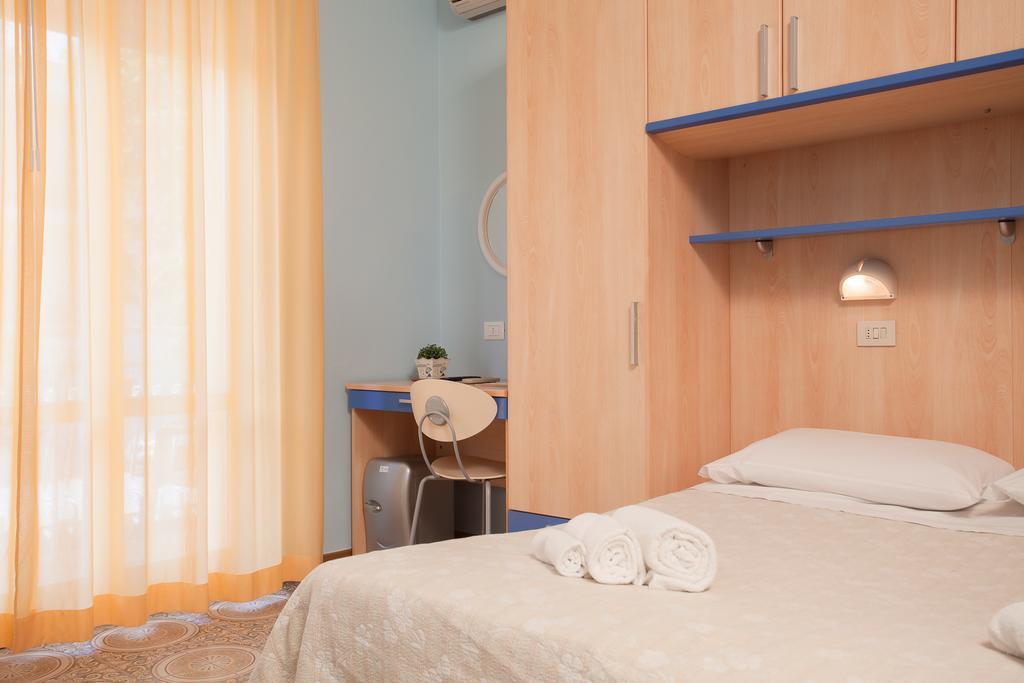 Hotel Santa Martina Villamarina Rum bild