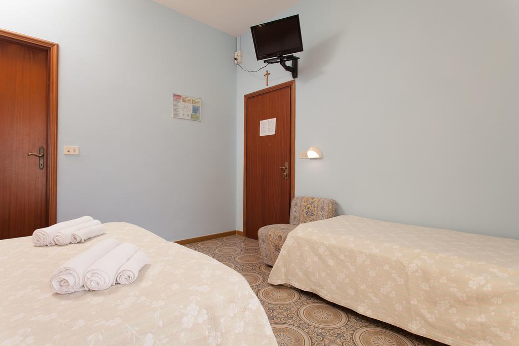 Hotel Santa Martina Villamarina Rum bild